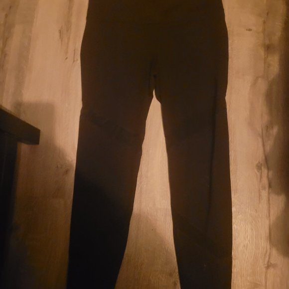 Bundle of 8 clothing item (Size Large) - Picture 3 of 10